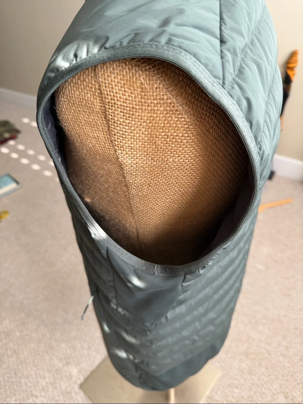 Lululemon insulated loft vest, green, Large, EUC
